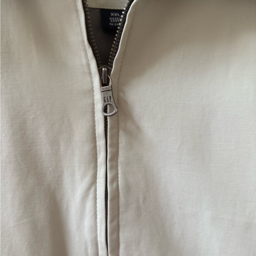 Classic Gap Men's Light Tan Jacket
XXL EUC Lightweight, Zip-Closure Cotton/Poly - Picture 10 of 12